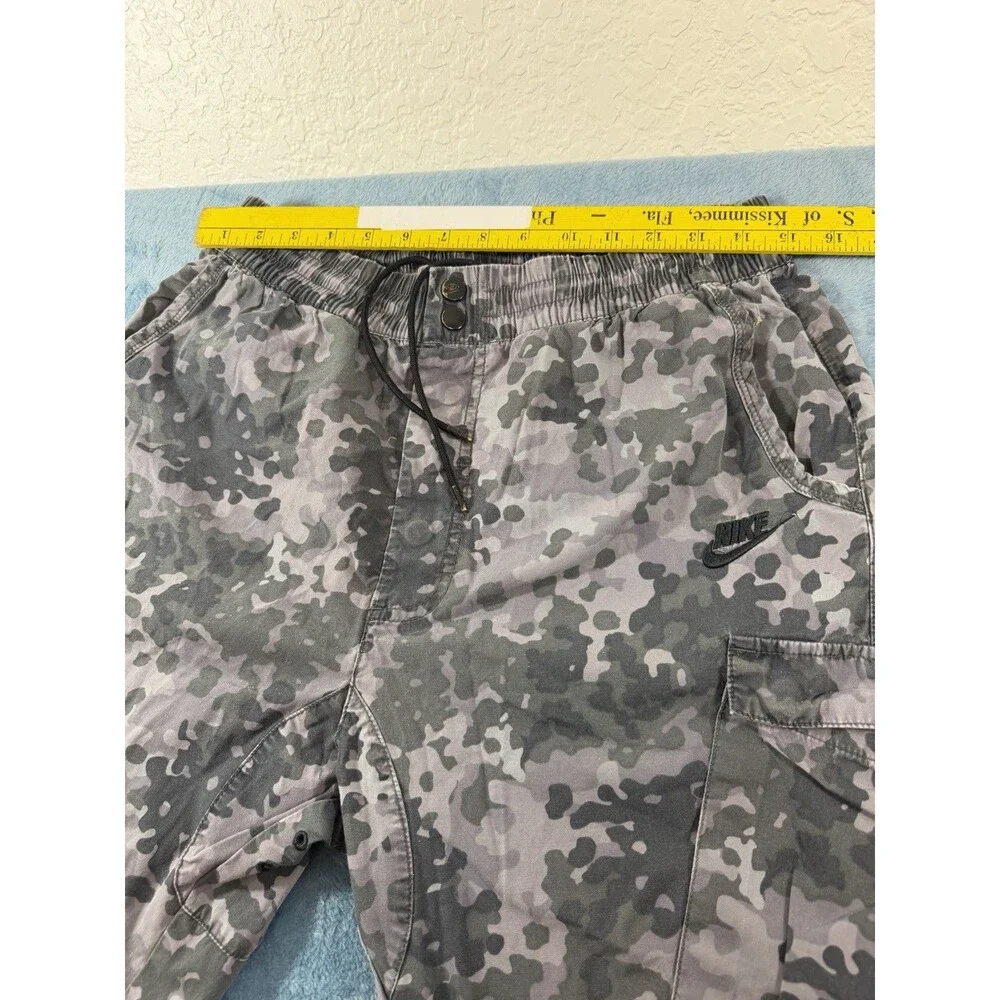 Nike Club Woven Cargo Joggers Mens Medium M Gray Camo Digital Camouflage 636225